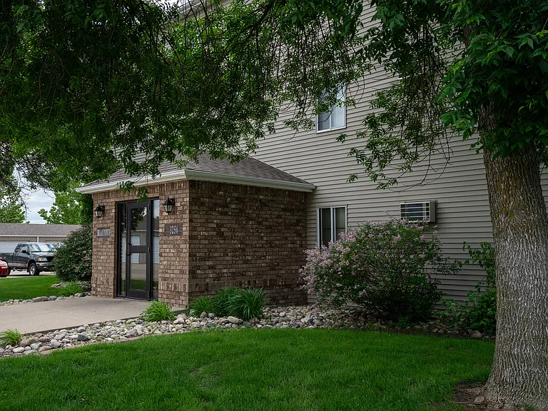Fargo, ND Briar Pointe Apartments | Exterior