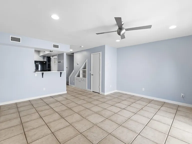 2122 Hancock Dr #121 — Photo 5