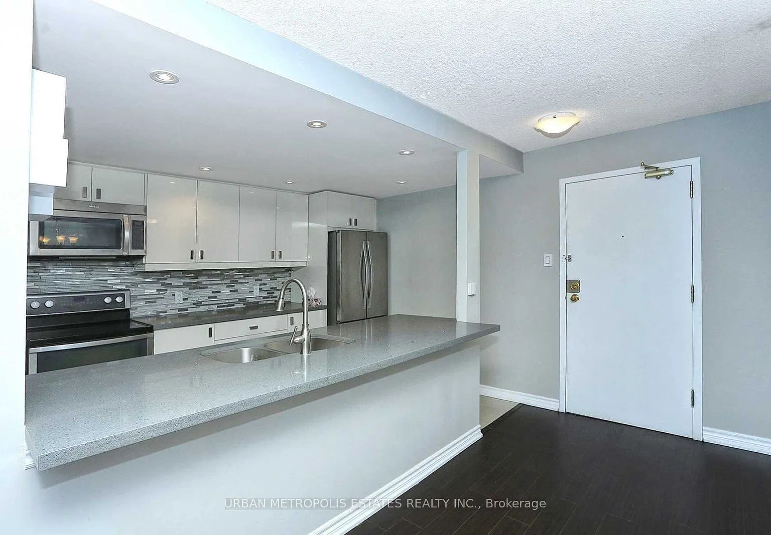 Anaheim Tower — Photo 2