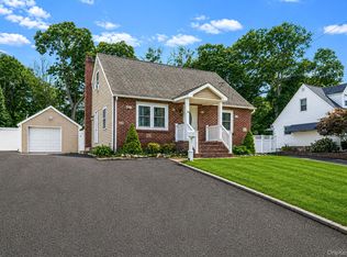 34 Weichers Street, Ronkonkoma, NY 11779