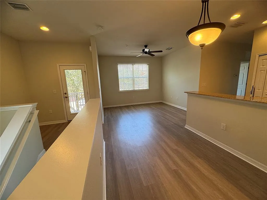 2 bed, 2.0 bath, 966 sqft, $1,890 — Photo 4