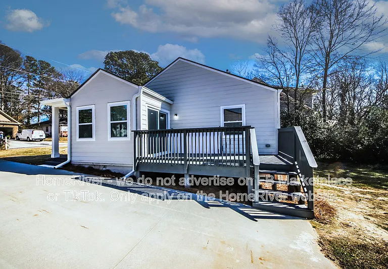 1915 Ham Dr — Photo 18