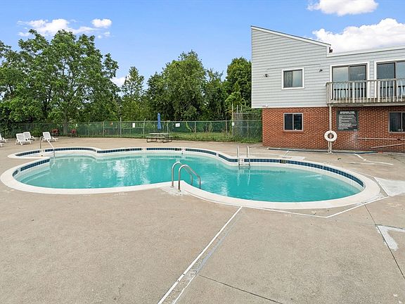 3rd image of 100 Governors Dr Unit 118