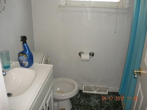 4th image of 105 W Claria Dr