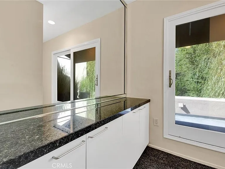 5084 Campo Rd — Photo 14