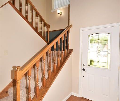4th image of 210 Old Oaks St