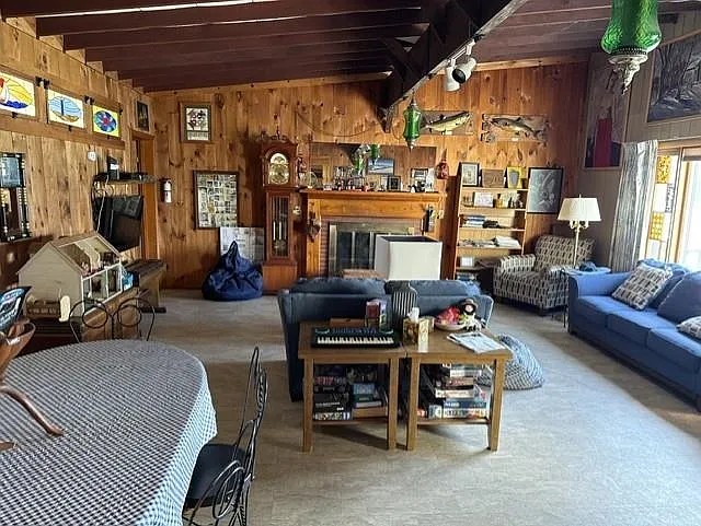 3 bed, 1.0 bath, 1167 sqft, $12,000 — Photo 4