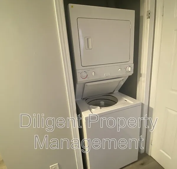 260 Lansdowne St W — Photo 11