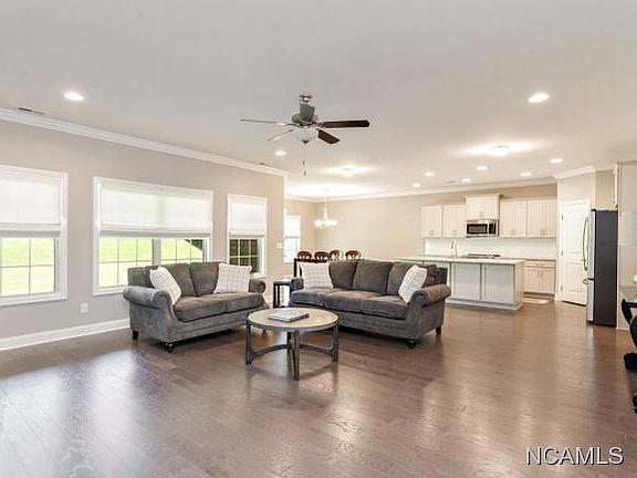 2nd image of 1466 NE Stonewater Dr