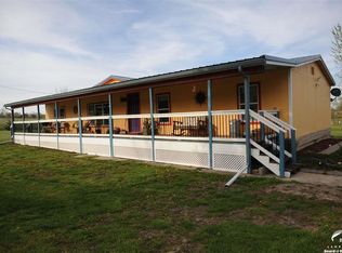 636 E 1600th Rd, Baldwin City, KS 66006