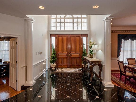 4th image of 21 Winged Foot Dr