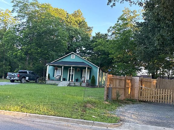 2nd image of 22 Burnett Ferry Rd SW