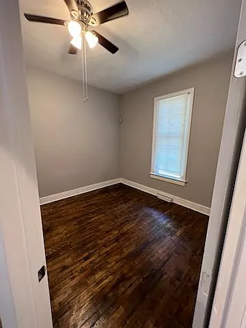 1404 Columbia Ave — Photo 5