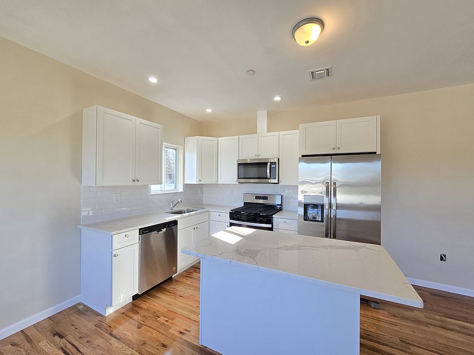 1st image of 1028 Van Duzer St #2