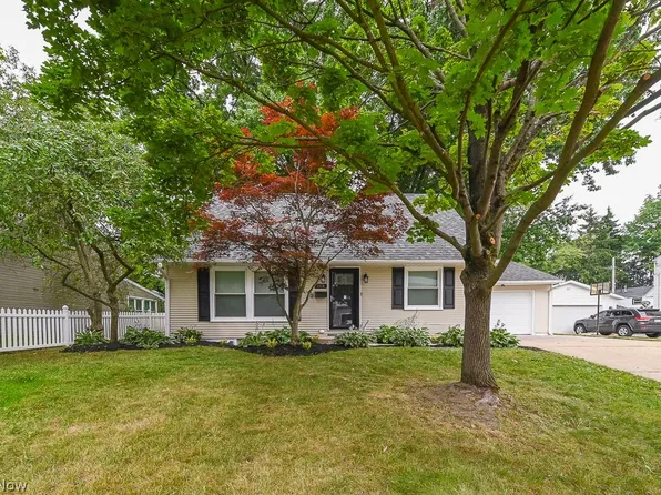 2378 Anderson Rd, Cuyahoga Falls, OH 44221