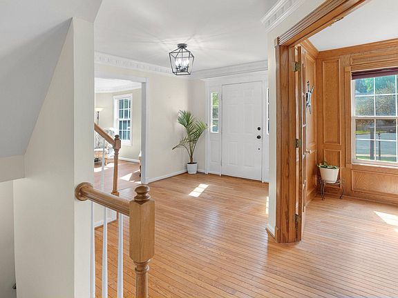 2nd image of 5 Murray Cir
