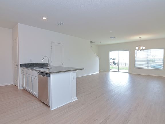5th image of 398 Sequoia Dr