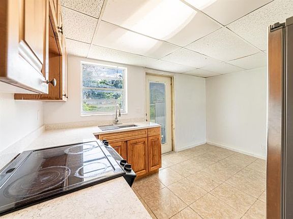 4th image of 344 Walker Ave