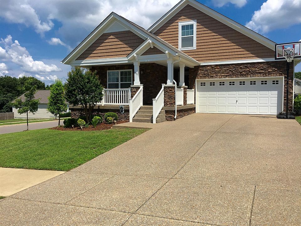 2nd image of 1375 Creekside Dr