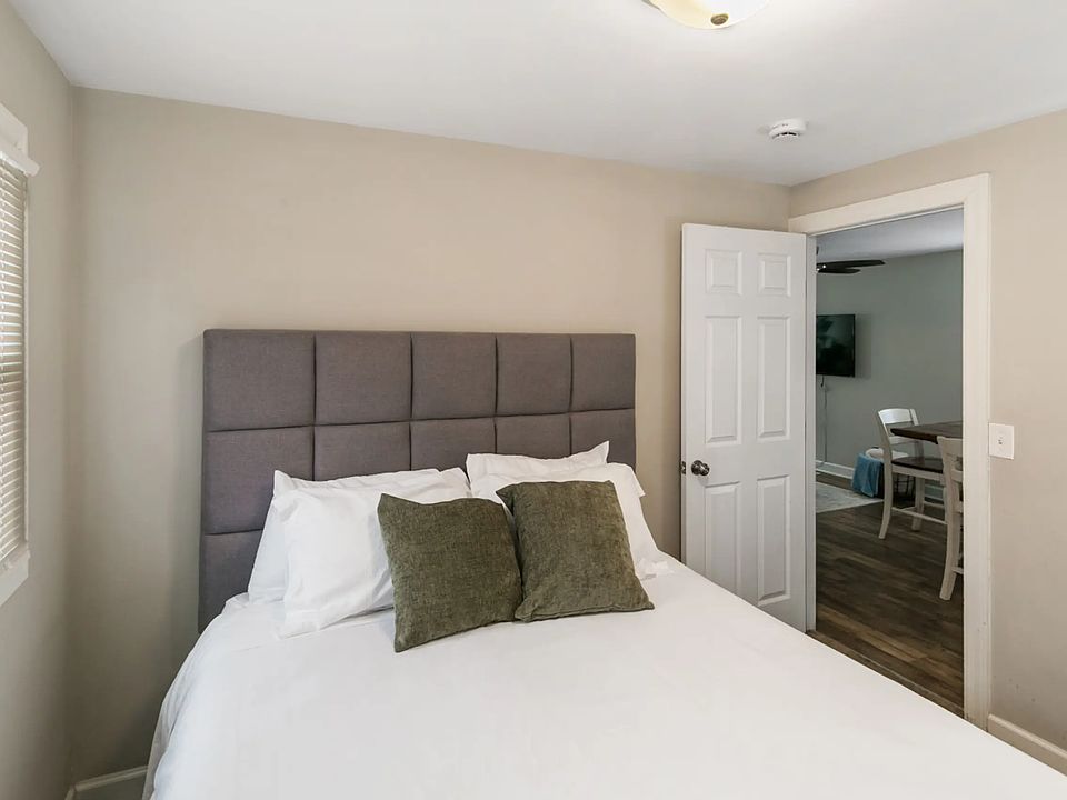 1st image of 305 W Park Ave APT 2