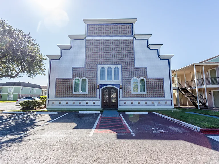 Casa Verde Apartments — Photo 18