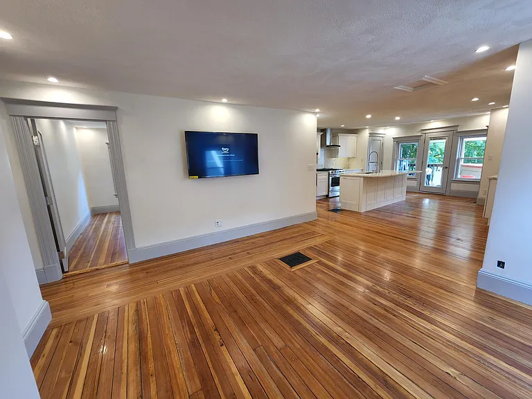 31 Aberdeen Rd #3 — Photo 3