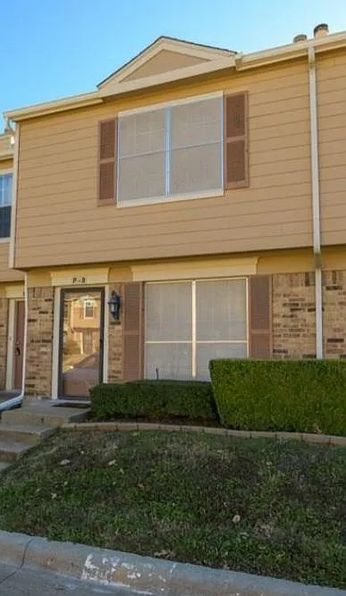 2 bed, 1.5 bath, 1221 sqft, $1,800 — Photo 2