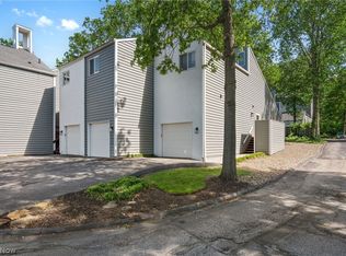 1376 Bobby Ln #32, Westlake, OH 44145