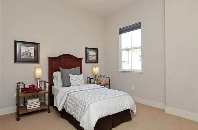 401 Derby Ave — Photo 18