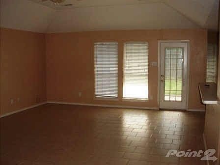 4th image of 340 Bay Ct
