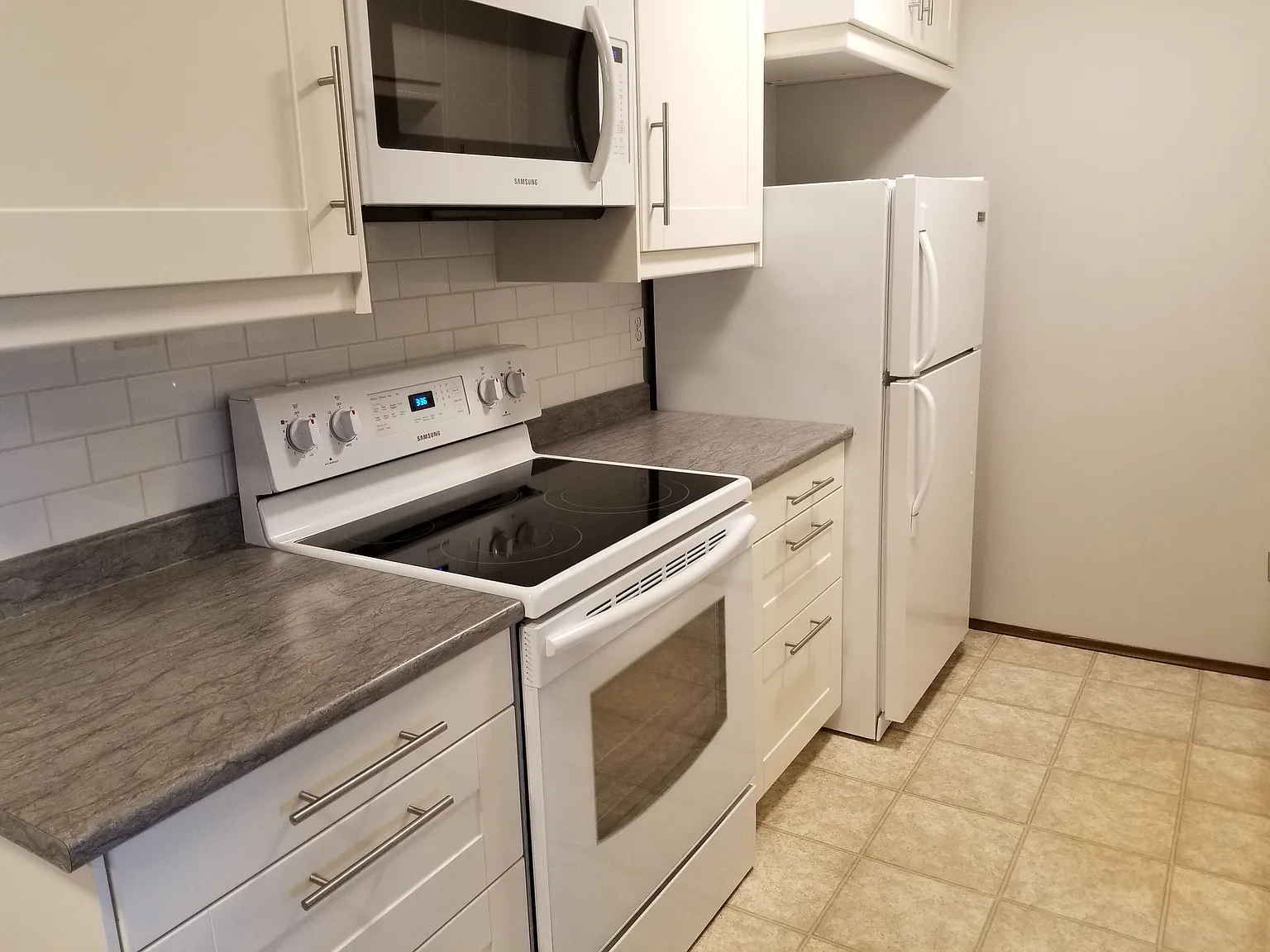 802D Kingsmere Blvd — Photo 3