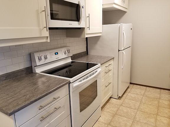 3rd image of 802 Kingsmere Blvd #204