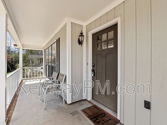 3rd image of 137 Crawford Dr