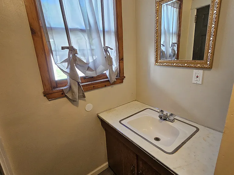 1756 Midland Ave — Photo 2