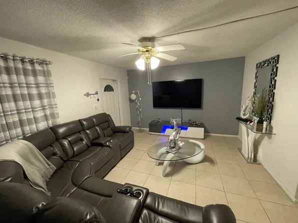 10 Temple Ct #10, Lehigh Acres, FL 33936