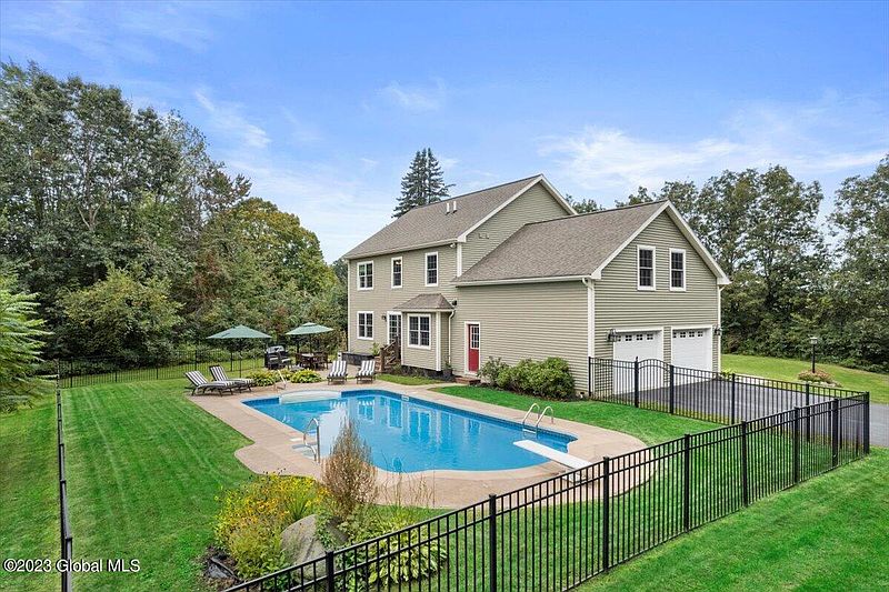 2nd image of 67 Lake Road