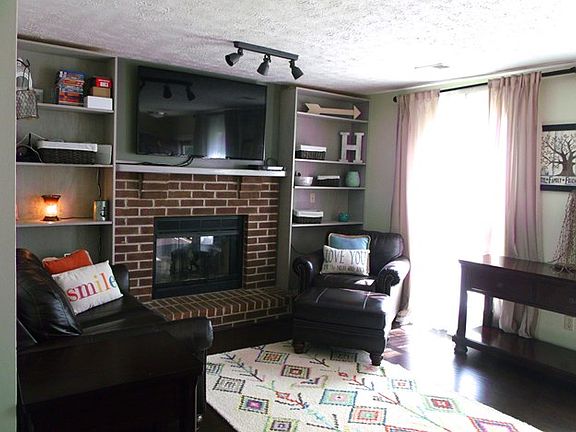3rd image of 919 Juniper Dr
