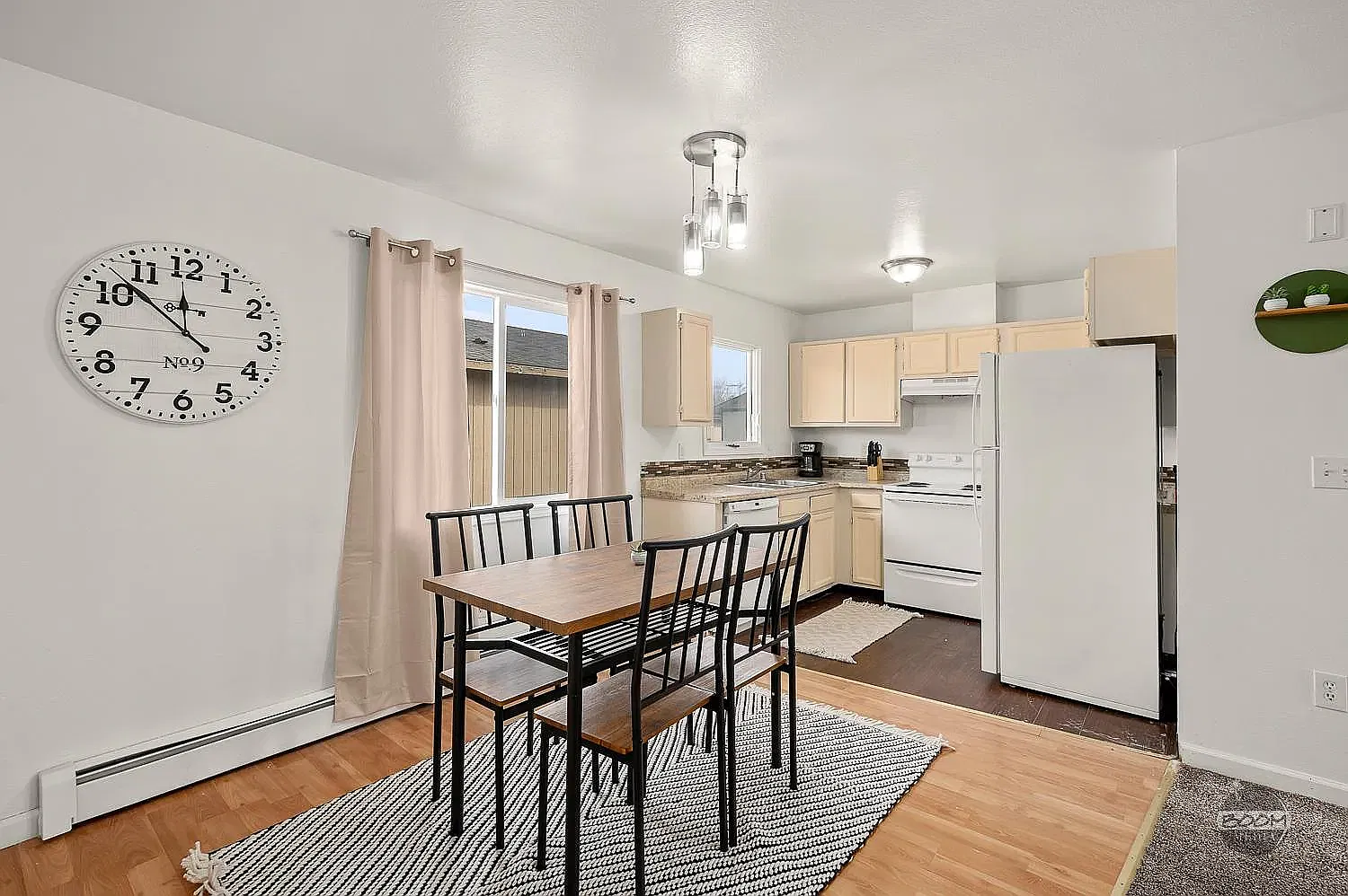 2 bed, 844 sqft, $1,900 — Photo 2