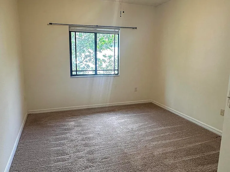 3020 Alcazar Pl #303 — Photo 23