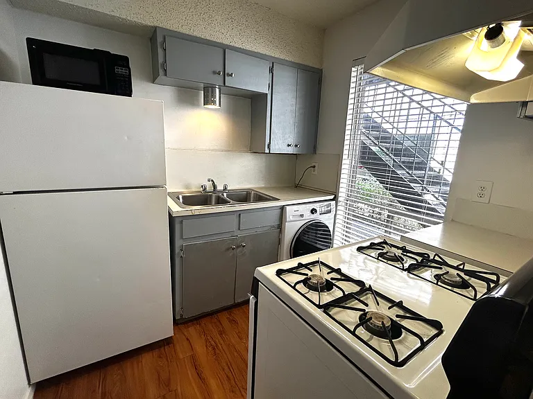 1011 W 23rd St #101 — Photo 9