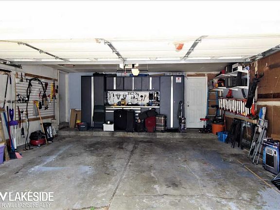5th image of 25683 Hickory Hill St