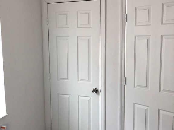 5th image of 12215 Lakeshore Dr #13