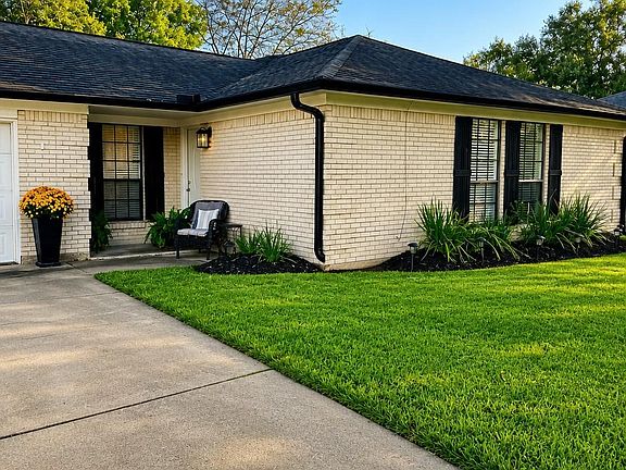 2nd image of 1457 Camellia Dr
