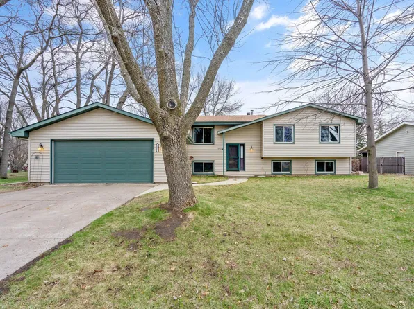 3977 Woodview Dr, Vadnais Heights, MN 55127