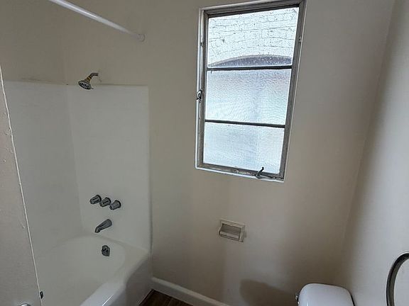 5th image of 625 Elm Ave APT 17