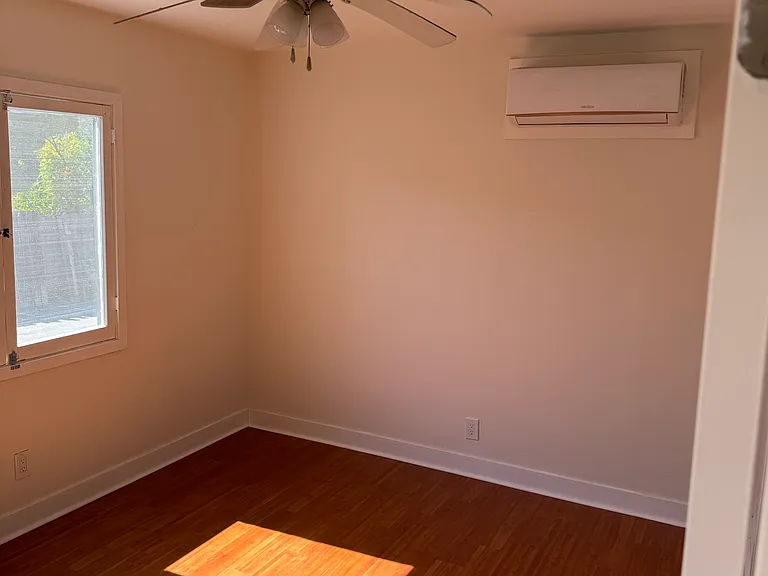 1170 1/2 N Sierra Bonita Ave — Photo 2