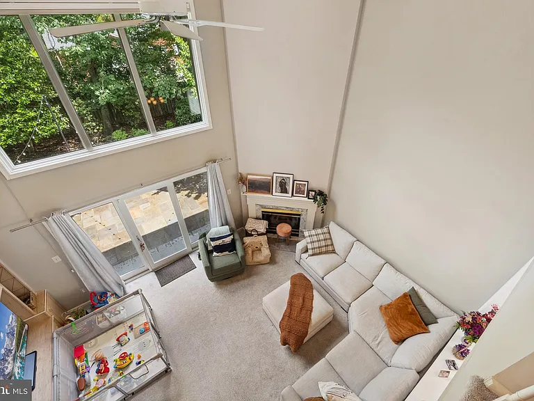 2207 Frank St — Photo 35