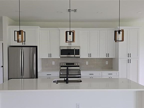 3rd image of 208 Pembroke St