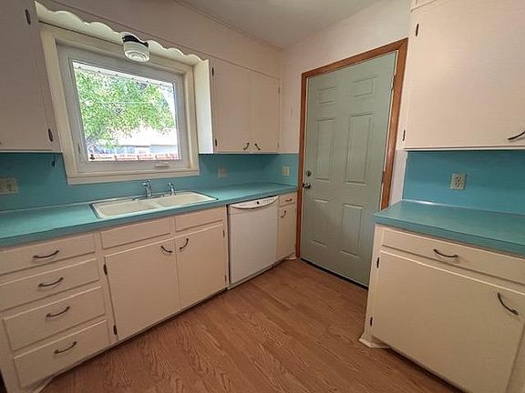 5th image of 1221 N Belmont Pl