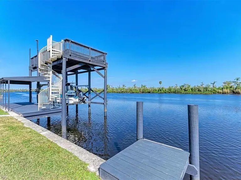 9675 SW Anchor Dr — Photo 48